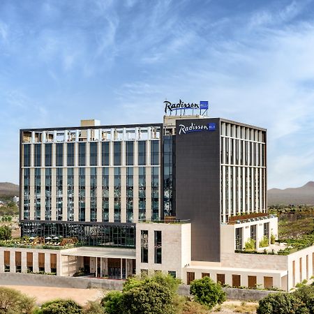 Radisson Blu Hotel & Spa, Nashik Exterior photo