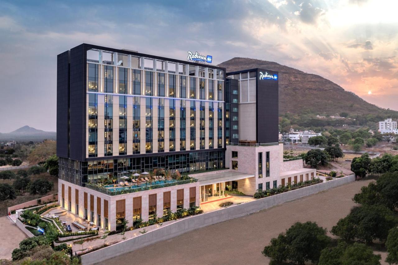 Radisson Blu Hotel & Spa, Nashik Exterior photo