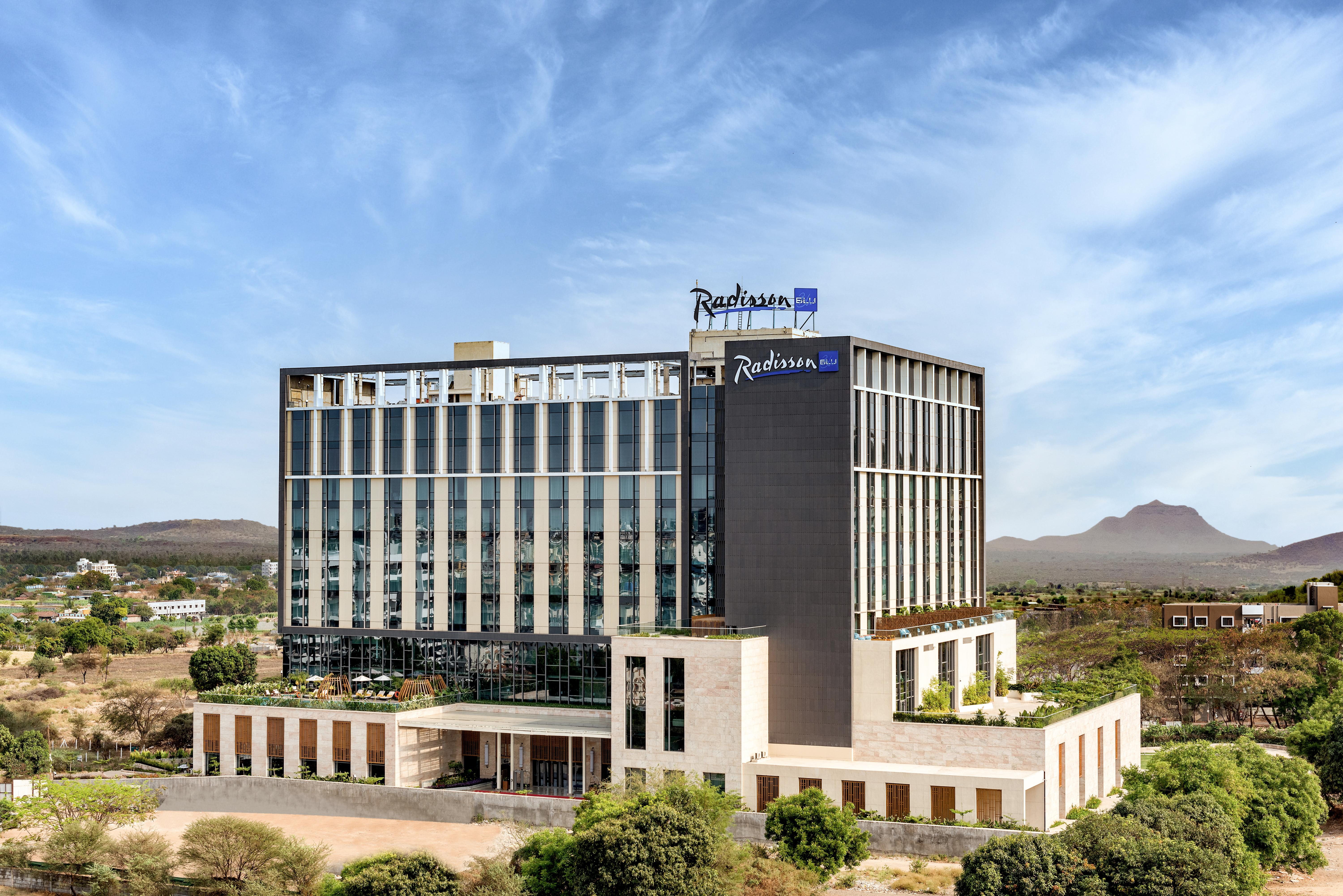 Radisson Blu Hotel & Spa, Nashik Exterior photo