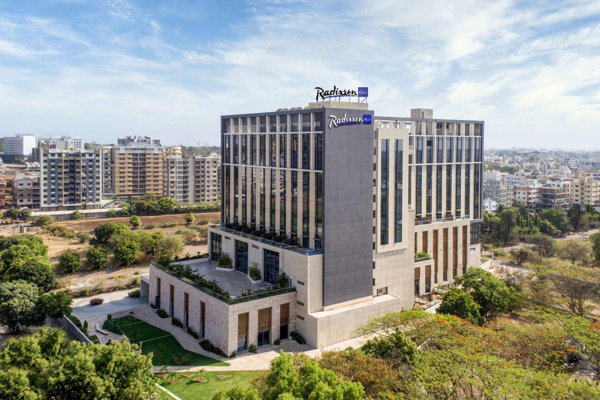 Radisson Blu Hotel & Spa, Nashik Exterior photo