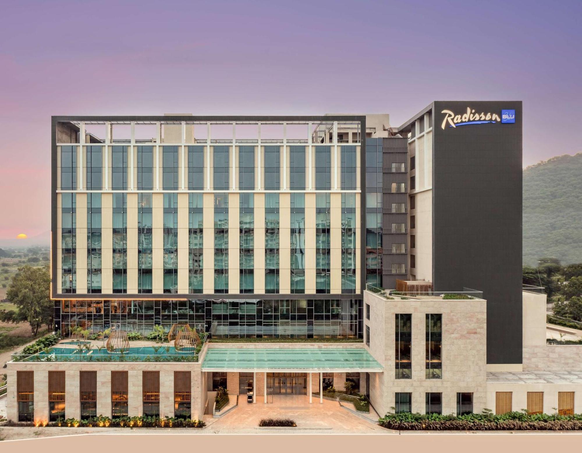 Radisson Blu Hotel & Spa, Nashik Exterior photo